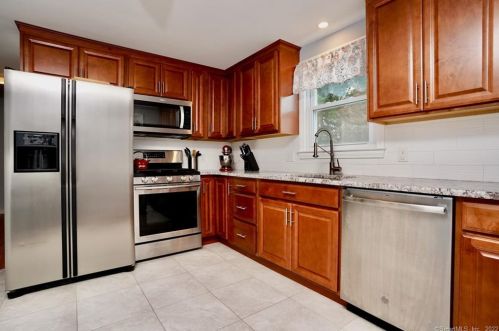 20 Pleasant St, Wallingford, CT 06492-1644
