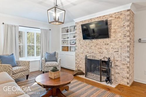 106 Adrian Pl, Atlanta GA  30327-4003 exterior