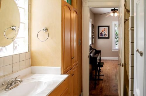 1217 Cameron Ct, Atlanta GA  30306-2621 exterior