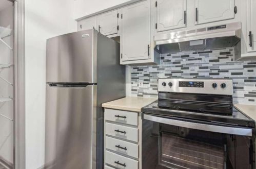 74 Montre Sq, Atlanta GA  30327-4044 exterior