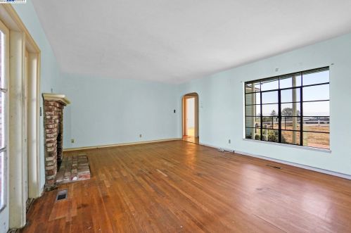 3833 Star Ridge Rd, Hayward, CA 94542-1319