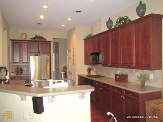1227 Creekside Pl, Smyrna GA  30082-4883 exterior