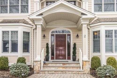 2 Balfour Ln, Scotch Plains, NJ 07076-2408