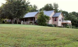 1920 Garnet Ln, Dandridge, TN 37725-4428