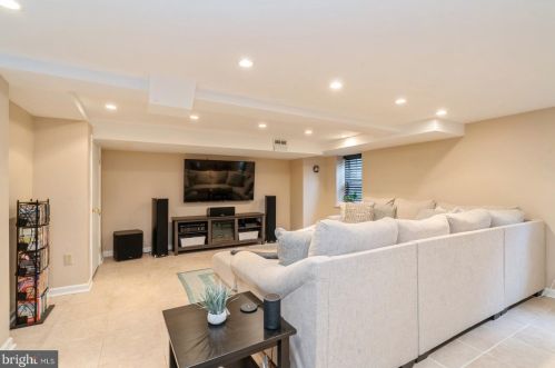 16 Renfrew Ave, Trenton NJ  08618-3334 exterior