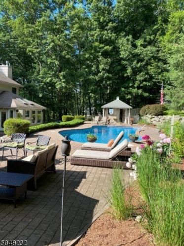 11 Carriage House Rd, Sparta, NJ 07871-1347
