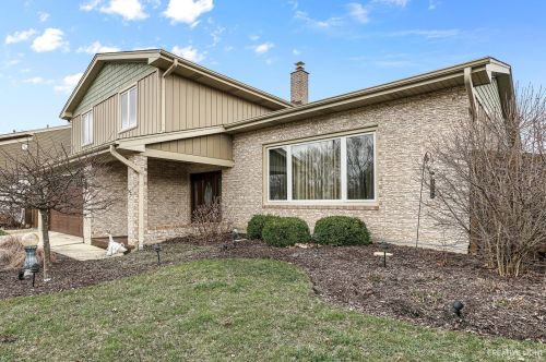 347 Heritage Dr, Wood Dale, IL 60191-1925