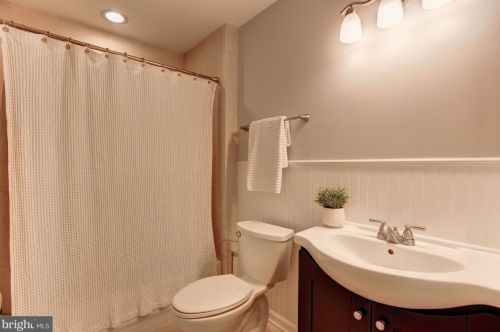 1211 Julie Ct, Arnold MD 21012-2825 exterior