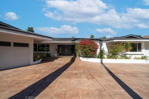 3701 Royal Woods Dr, Van Nuys CA  91403-4217 exterior