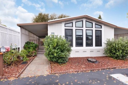 8019 Cliffrose St, Windsor, CA 95492-9540