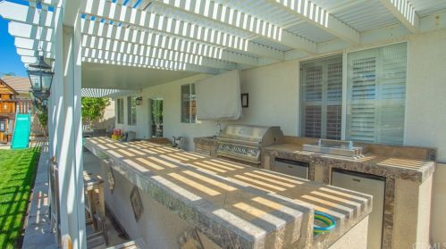 17677 Cedarwood Dr, Riverside CA  92503-7039 exterior