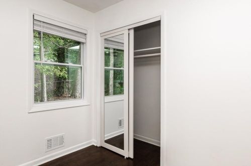 180 Lydia Dr, Atlanta GA  30315-8416 exterior