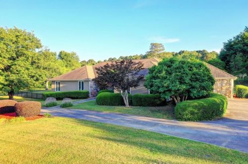 1332 Green Turf Dr, Lithonia, GA 30078-3566