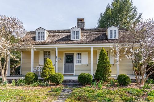 34 Hollow Rd, Woodbury, CT 06798-3318