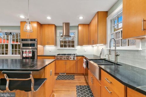 322 Northwest Dr, Silver Spring MD 20901-1431 exterior