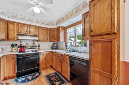 14 Lawrence Dr, Hackettstown NJ  07840-2510 exterior