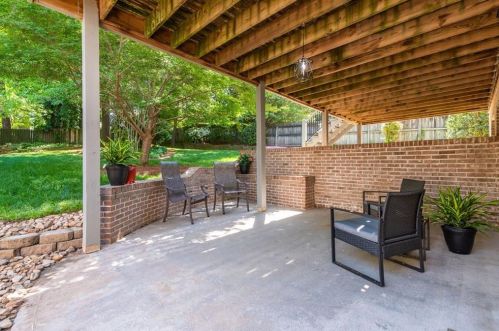 2767 Grv St, Atlanta GA  30319-2843 exterior