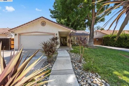 1930 Blossomwood Ln, Tracy, CA 95376-9008