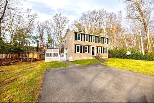 16 Paul Ave, Derry, NH 03038-3803