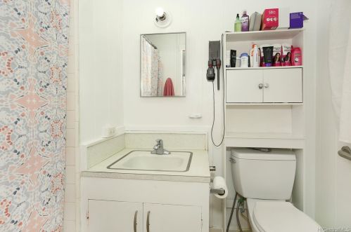 816 Mokauea St, Honolulu HI  96819-4080 exterior