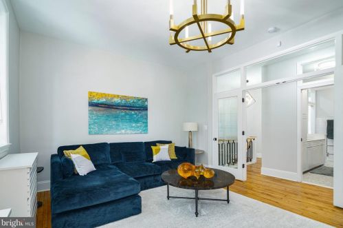 279 5 St, Philadelphia PA 19106-3715 exterior