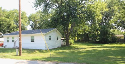 305 7th St, Auburn, MO 63343-1217