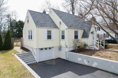 53 Flagler Ave, Cheshire CT  06410-2201 exterior