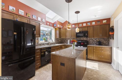 14216 Shoreham Dr, Silver Spring, MD 20905-4478