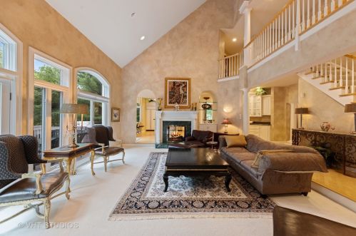 9301 Falling Waters Dr, Willowbrook IL  60527-0718 exterior