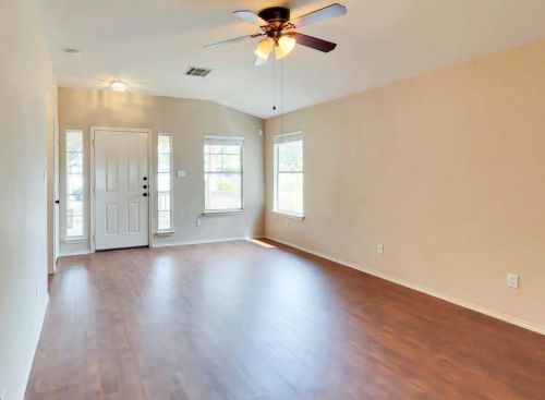 229 Strawn, Uhland TX  78640-4318 exterior