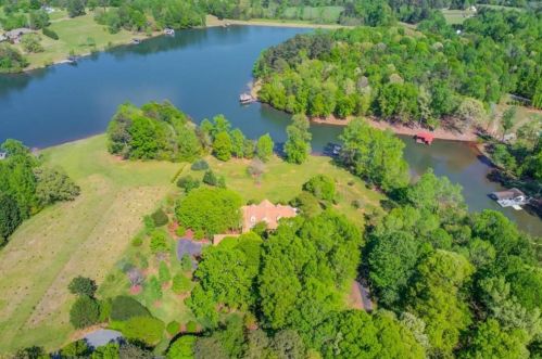 1126 Shoreline Dr, Jefferson GA  30549-2133 exterior