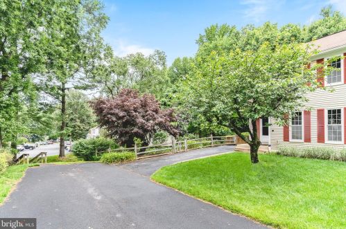 10014 Downeys Wood Ct, Springfield VA  22015-2730 exterior