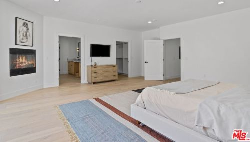 4614 Tobias Ave, Van Nuys CA  91403-2823 exterior