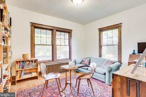 9011 Colesville Rd, Silver Spring MD 20910-1653 exterior