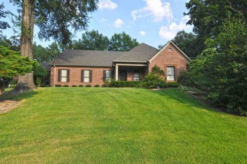 1524 Garland Dr, Covington, TN 38019-5238