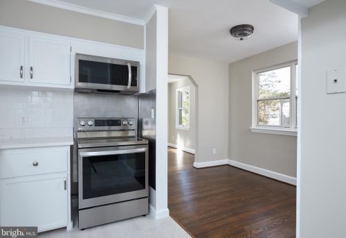 221 Dl Dr, Silver Spring MD 20910-1501 exterior