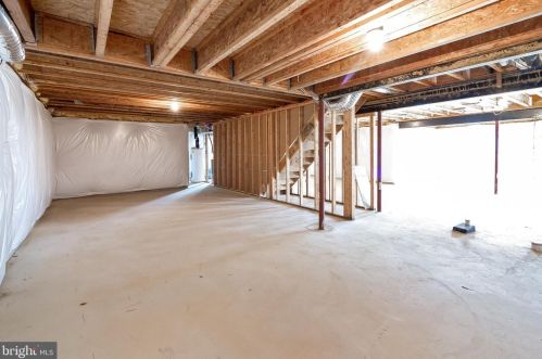 7337 Hooes Rd, Springfield VA  22152-3704 exterior