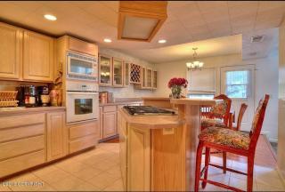 6615 Cutty Sark St, Anchorage, AK 99502-1943