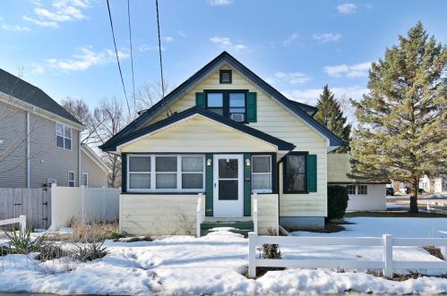 249 Ash St, Bull Valley, IL 60014-5937