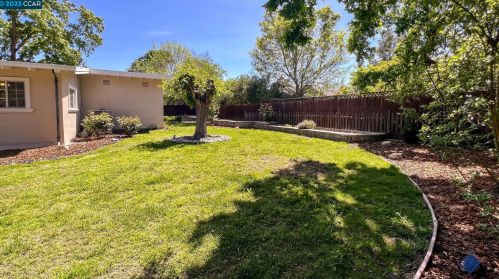 2031 Hoover Ave, Concord CA  94523-4621 exterior