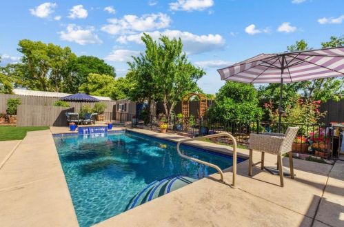 8712 Lodestone Cir, Elk Grove CA  95624-2520 exterior