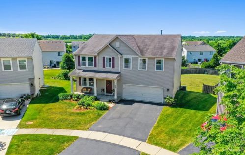 439 Westport Dr, Pingree Grove IL  60140-9172 exterior