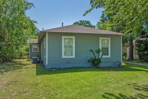 1104 Clint St, Carrollton TX  75006-6311 exterior