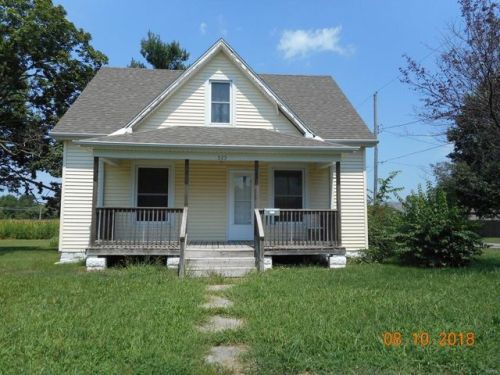 525 Young St, Coalton, IL 62075-1450