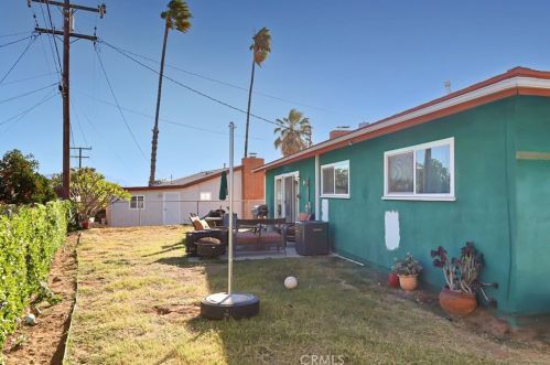 6411 Tournament Dr, Riverside CA  92509-5762 exterior