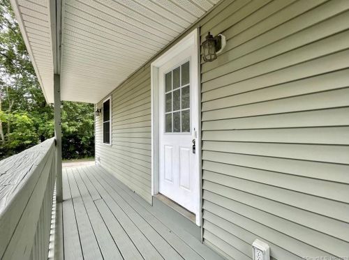 2 Whittier Rd, East Hampton, CT 06424-1531