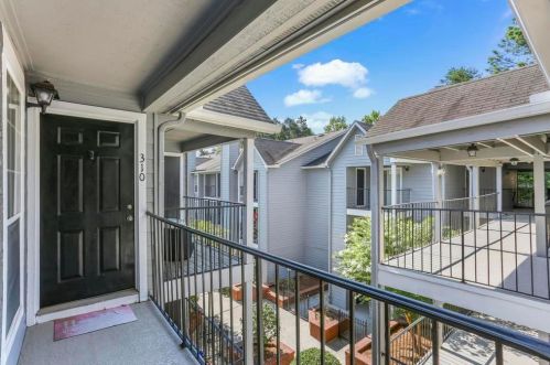 310 Granville Ct, Atlanta GA  30328-3434 exterior