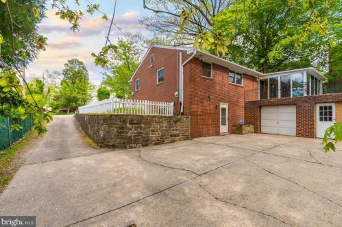 6910 Cliff Rd, Philadelphia PA  19128-4405 exterior