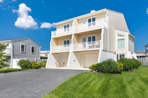 7 Garden Way, Locust, NJ 07760-2213