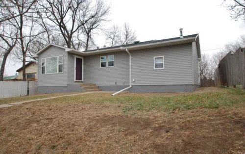 805 3rd St, Minot, ND 58701-4637